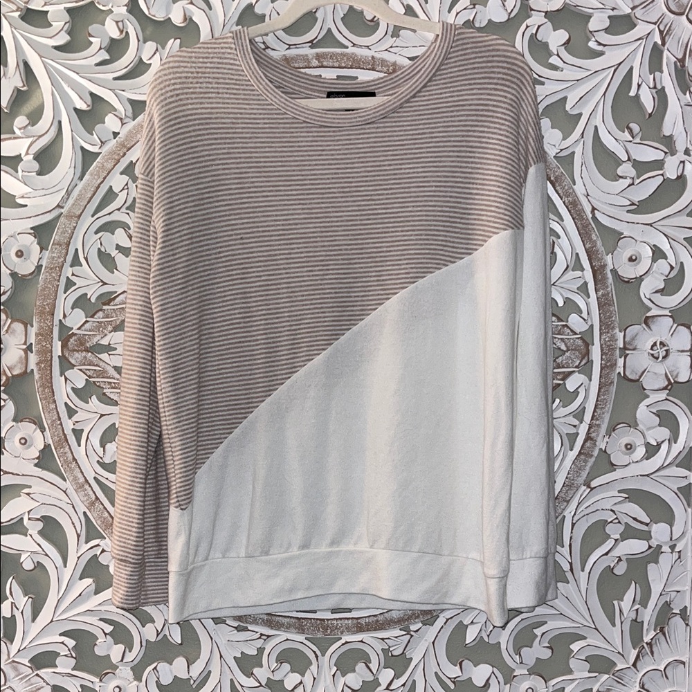 Gibson Woman's White and Oatmeal Soft Cozy Crewneck Knit Sweater Size Large EUC